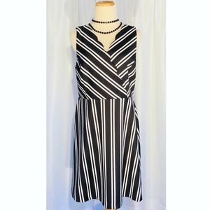 💲🔟SALE Elle Black and White Scallop Neck Dress